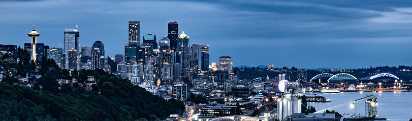 Naklejka premium Seattle Washington skyline in the evening