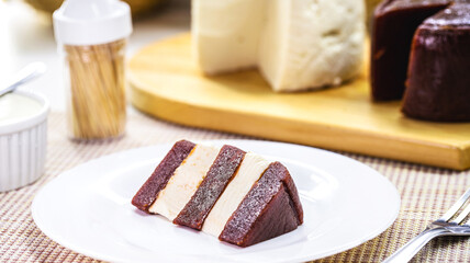 cheese with guava paste, a Brazilian sweet called Romeo e Julieta, a tradition in the state of Minas Gerais