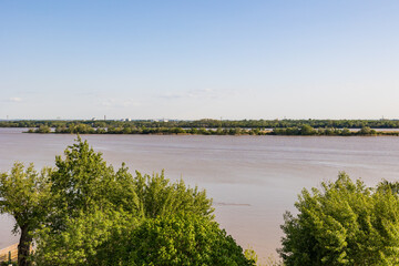 Vue sur la Dordogne depuis la Citadelle de Bourg (Nouvelle-Aquitaine, France)