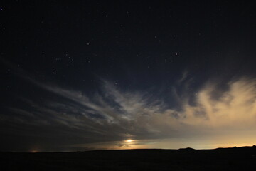 Fototapeta na wymiar Moonrise over the Arabian desert