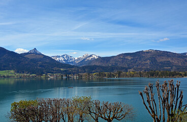 Blick von St. Wolfgang über den Wolfgangsee auf Wieslerhorn, Pitscherberg und Osterhorn,...