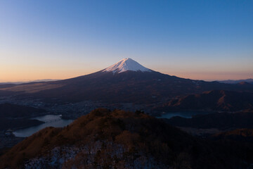 Fototapeta na wymiar 新道峠から望む朝焼けの富士山　河口湖　富士五湖