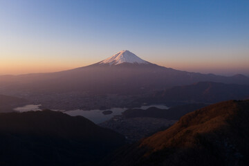 新道峠から望む朝焼けの富士山　河口湖　富士五湖
