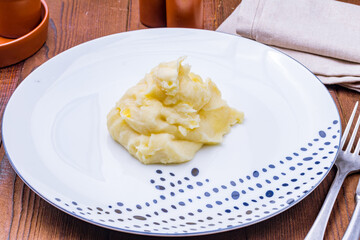 mashed potatoes on bowl