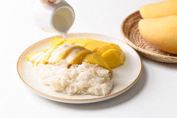 Mango sticky rice, Thai dessert (Khao Niew Mamuang)