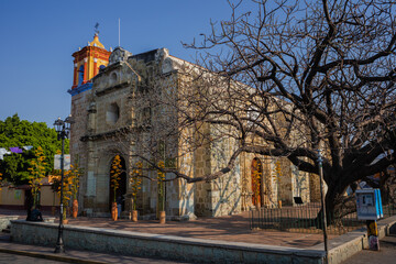 Esquina de la iglesia de Jalatlaco, Oaxaca, México. (horizontal)
