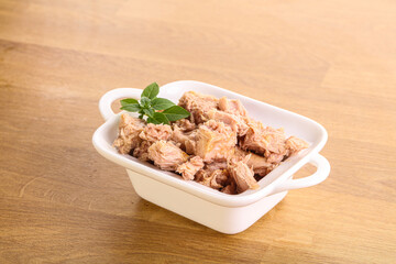 Canned tuna fish with oil