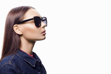 fashion portrait of Beautiful woman in sunglasses