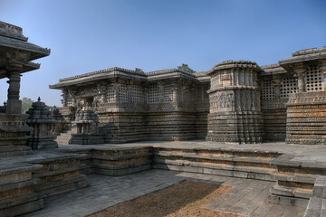 Obraz premium Ancient Hoysaleswara Hindu Temple Complex at Halebidu, developed under the rule of the Hoysala Empire between the 11th and 14th centuries, It is the largest monument in Halebidu, Karnataka, India.