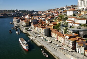 Fototapeta na wymiar Porto panorama view from the Louis I bridge - Portugal 