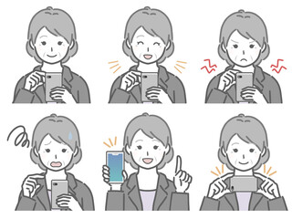 スマホを操作するスーツの高齢女性