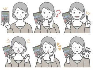 電卓を手に持つ高齢女性