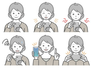 スマホを操作する高齢女性