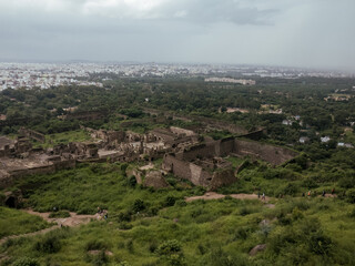 Fototapeta premium A panoramic view of the famous Golconda Fort situated in the South-Indian state of Hyderabad. The picture captures the wide fortress, lush gardens and adjoining cityscape of the Hyderabad city. 