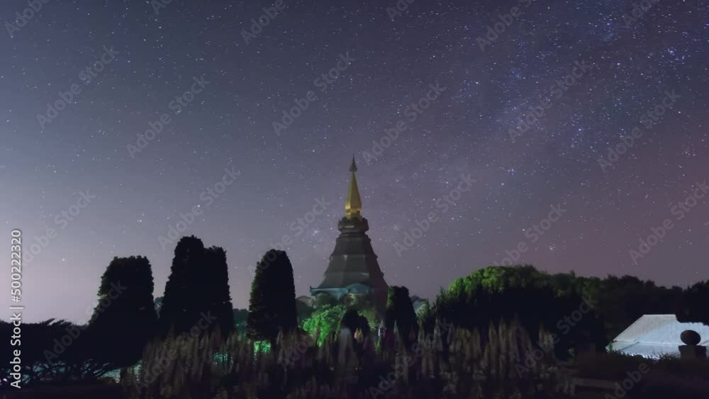 Wall mural time lapse 4k of star trails moving over a sacred temple at doi inthanon national park, chiang mai, 