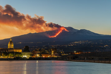 Naklejka na ściany i meble Parossismo del vulcano Etna nel mese di febbraio 2021