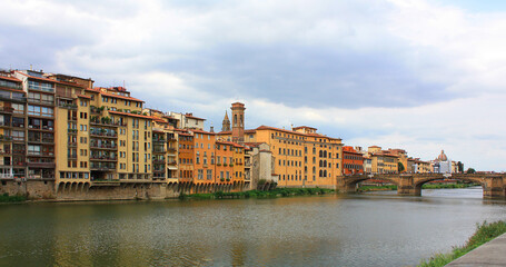 Fototapeta na wymiar Bridge over Arno River in Florence, Italy 