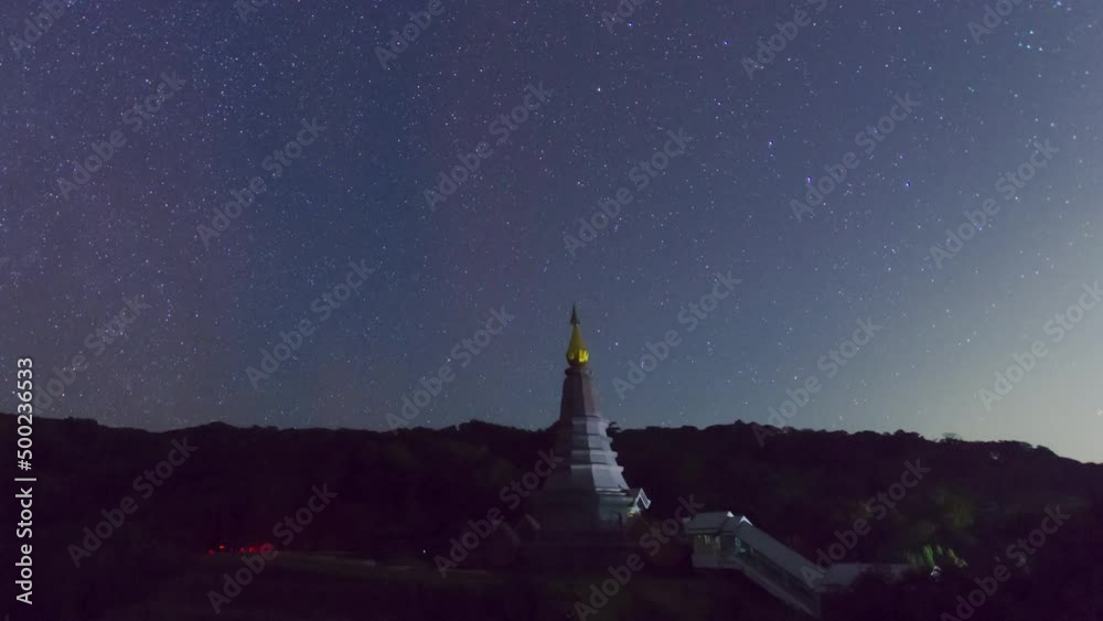 Wall mural time lapse 4k of the starry night moving over a sacred temple at doi inthanon national park, chiang 