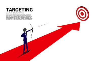 Obraz premium Businessman in suit shoot the arrow to target . Business Concept of marketing target and customer.
