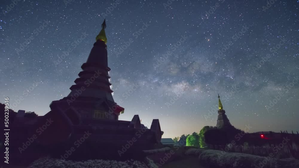 Wall mural time lapse 4k of the milky way galaxy moving over a sacred temple at doi inthanon national park, chi