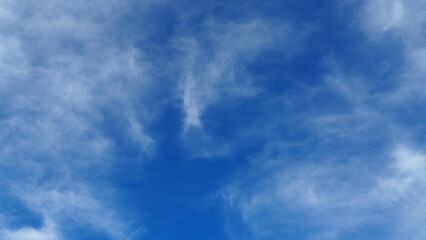 Obraz premium background of blue sky with clouds in clear weather