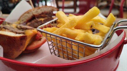 french fries potatoes next to hamburger 