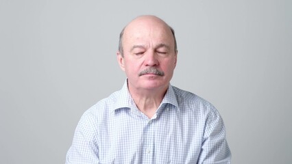 Obraz premium Senior bald european man feeling tired and sleepy