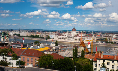 Fototapeta na wymiar contrail of sport aircraft race at the airshow in front of the parlament in Budapest above Danube