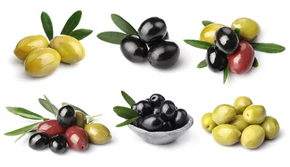 Foto auf Glas Set of green, red and black olives isolated on white background © LumenSt