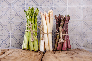 Green, purple and white asparagus - 500303110