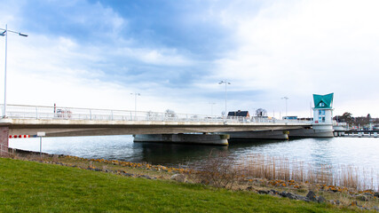 Fototapeta premium Kappeln, Blick auf die Klappbrücke über die Schlei