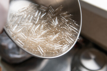 .capsule filling machine. Transparent capsules for dietary supplements. Creation of capsular microdoses of courses
