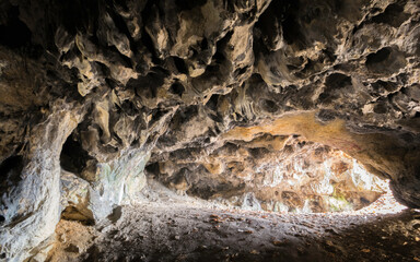 przejście do wyjścia jaskini olsztyńskiej