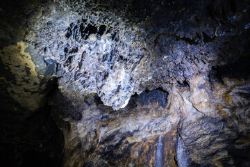 stalaktyt w jaskini olsztyńskiej