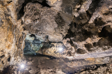 przejście w jaskini olsztyńskiej