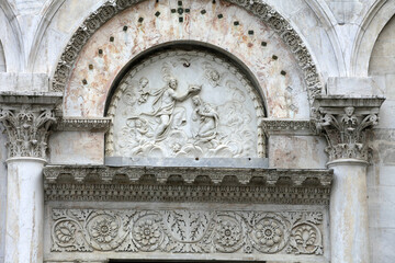 Obraz premium Lucca - detail from St Martin's Cathedral facade. Tuscany