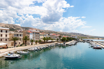 Fototapeta na wymiar Hafen der Stadt Pag, alte Stadt auf der Insel Pag, Kroatien