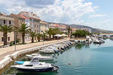 Fototapeta na wymiar Hafen der Stadt Pag auf der Insel Pag, Kroatien