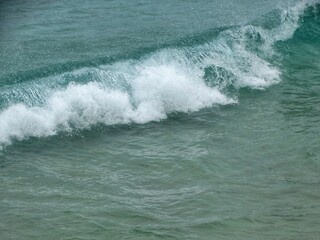 Fototapeta premium Waves in the blue sea for surfing