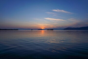 Fototapeta na wymiar 竹生島越しに見る日没直後の夕焼け情景＠滋賀