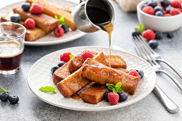 French toast sticks with maple syrup and berries