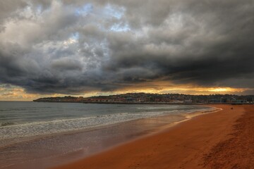 Gijón. Nubes borrascosas.