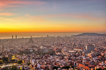 Fototapeta na wymiar View of Barcelona in Spain just before sunrise