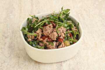 Salad with tuna and rucola