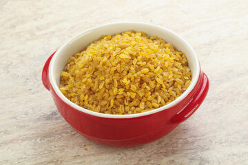 Raw bulgur in the bowl