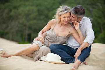 Obraz premium happy couple at sea resort