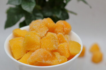 Frozen mango slices for dessert