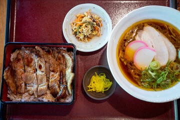 とても美味しい日本のぶたかば重