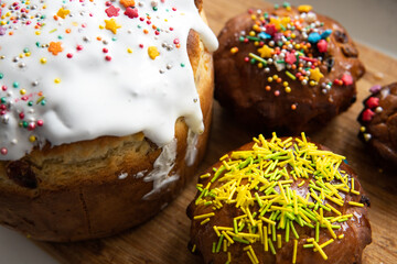 Easter cakes with white fondant and colorful topping