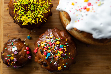 Easter cakes with white fondant and colorful topping